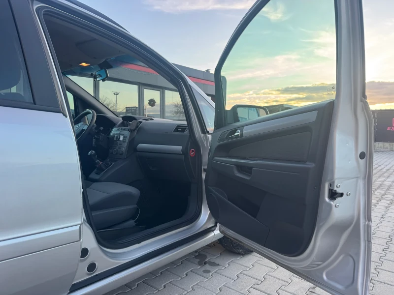 Opel Zafira 1.9CDTI 7-МЕСТА НОВИ ГУМИ, снимка 14 - Автомобили и джипове - 53134419