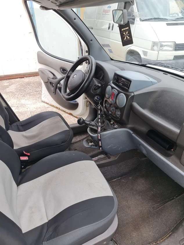 Fiat Doblo 1.9JTD 101ks, снимка 2 - Автомобили и джипове - 48306875