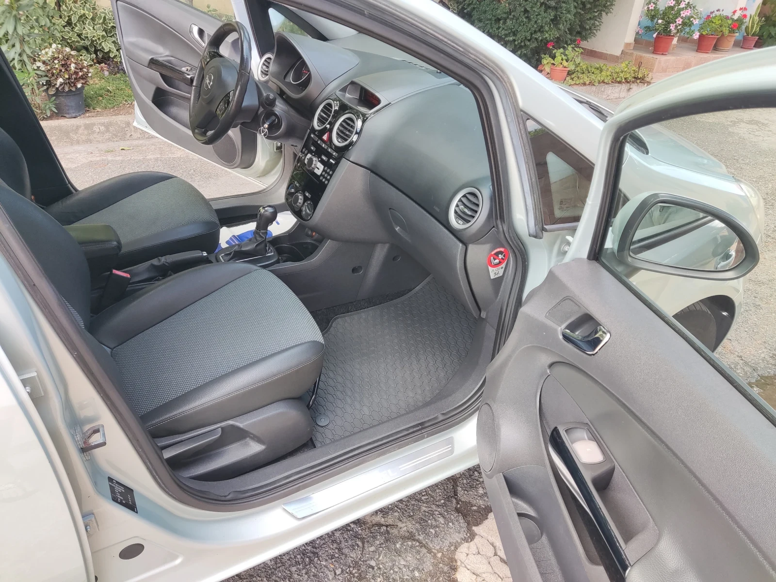 Opel Corsa 1.4i Exclusive  - изображение 9