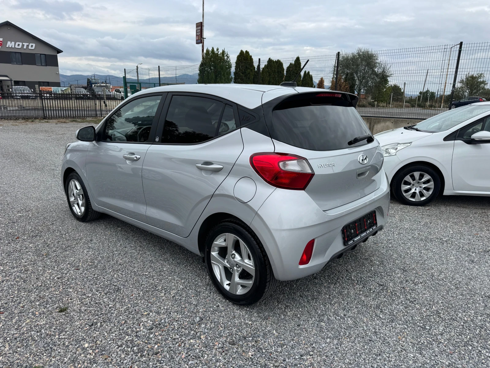 Hyundai I10 1.0i 30 JAHRE EDITION!!! LED!!! - изображение 4