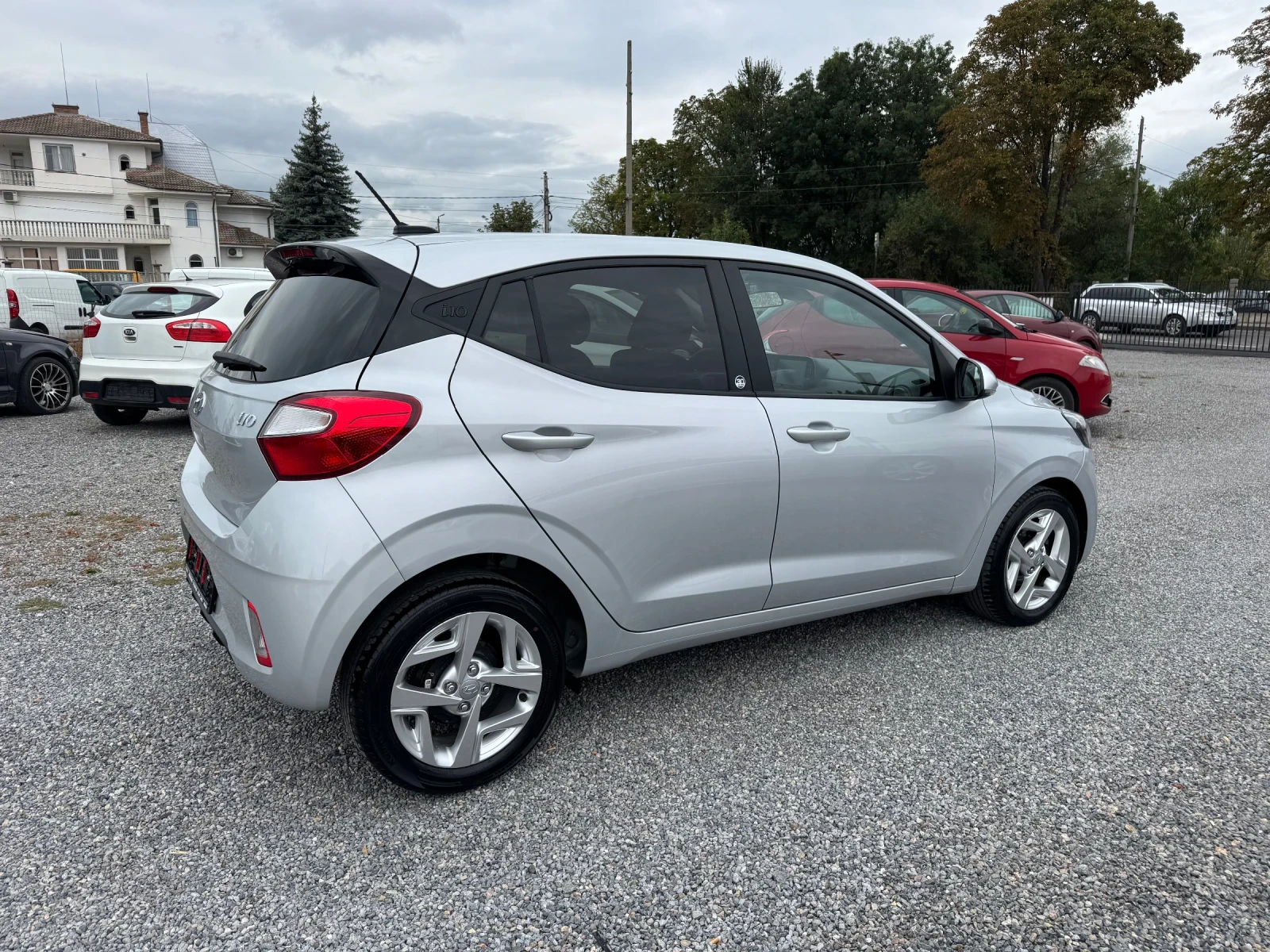 Hyundai I10 1.0i 30 JAHRE EDITION!!! LED!!! - изображение 7