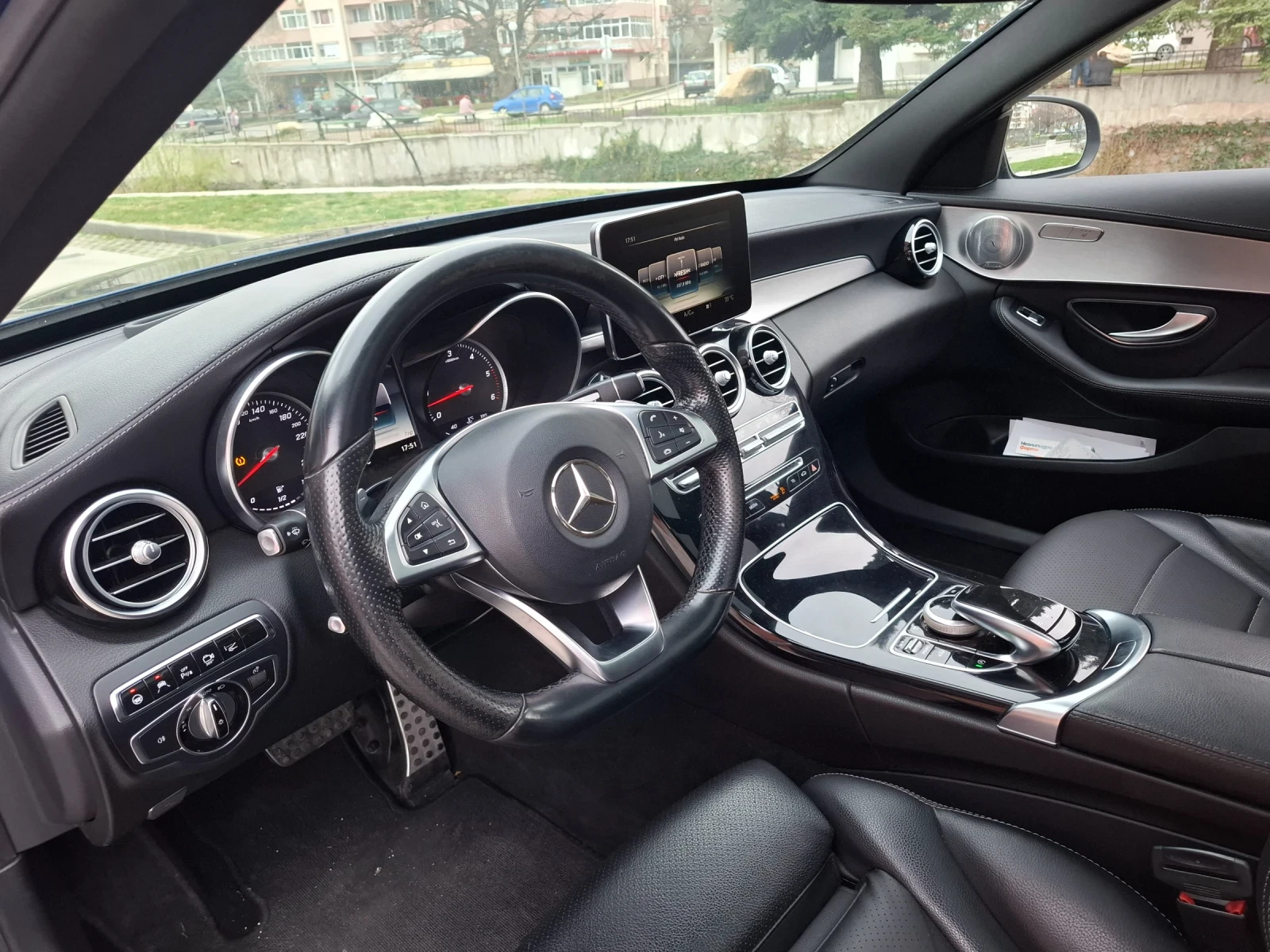 Mercedes-Benz C 250 AMG/Distronic/LED/PANORAMA/360 CAMERA/LEATHER - изображение 10