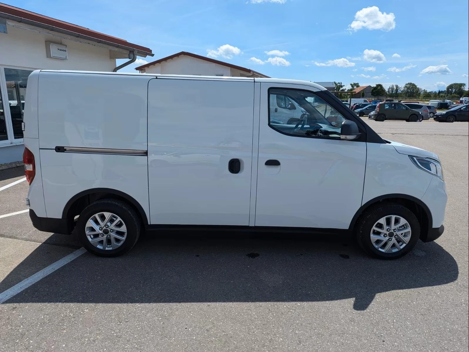 Maxus eDeliver 3  L1H1  - изображение 5