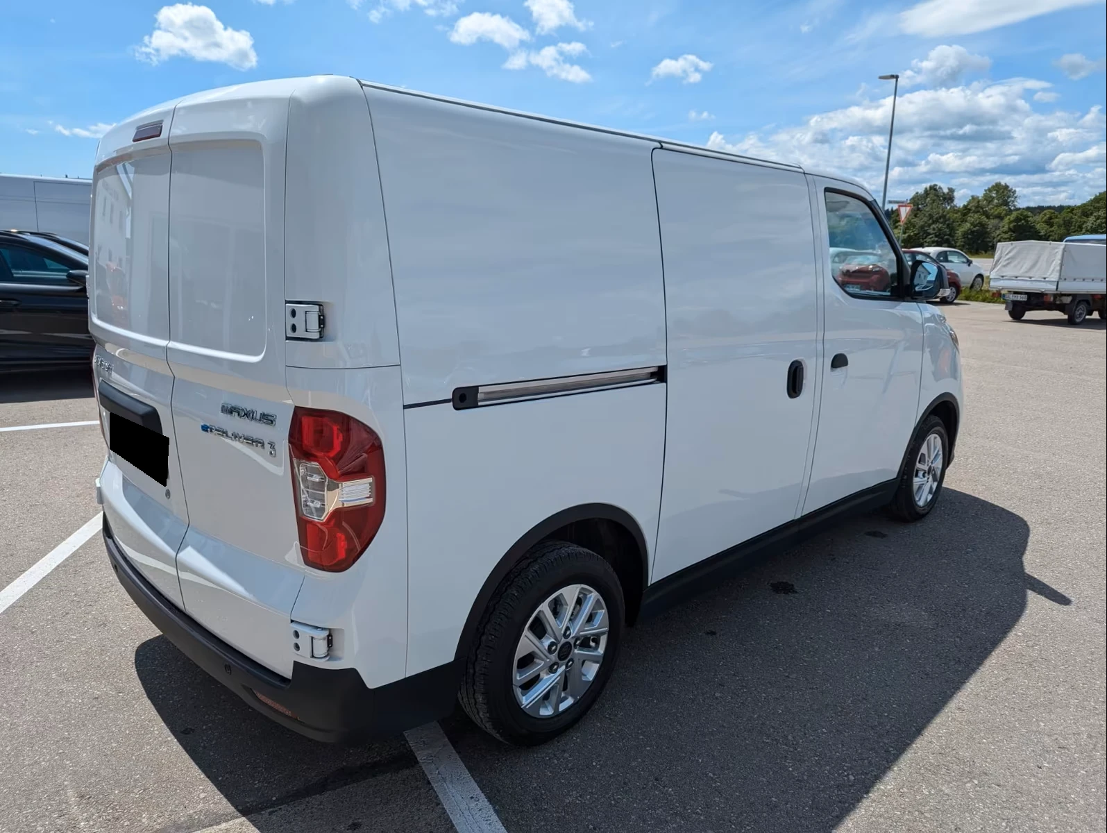 Maxus eDeliver 3  L1H1  - изображение 2