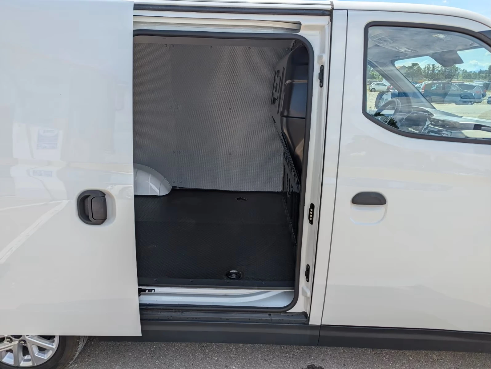 Maxus eDeliver 3  L1H1  - изображение 7