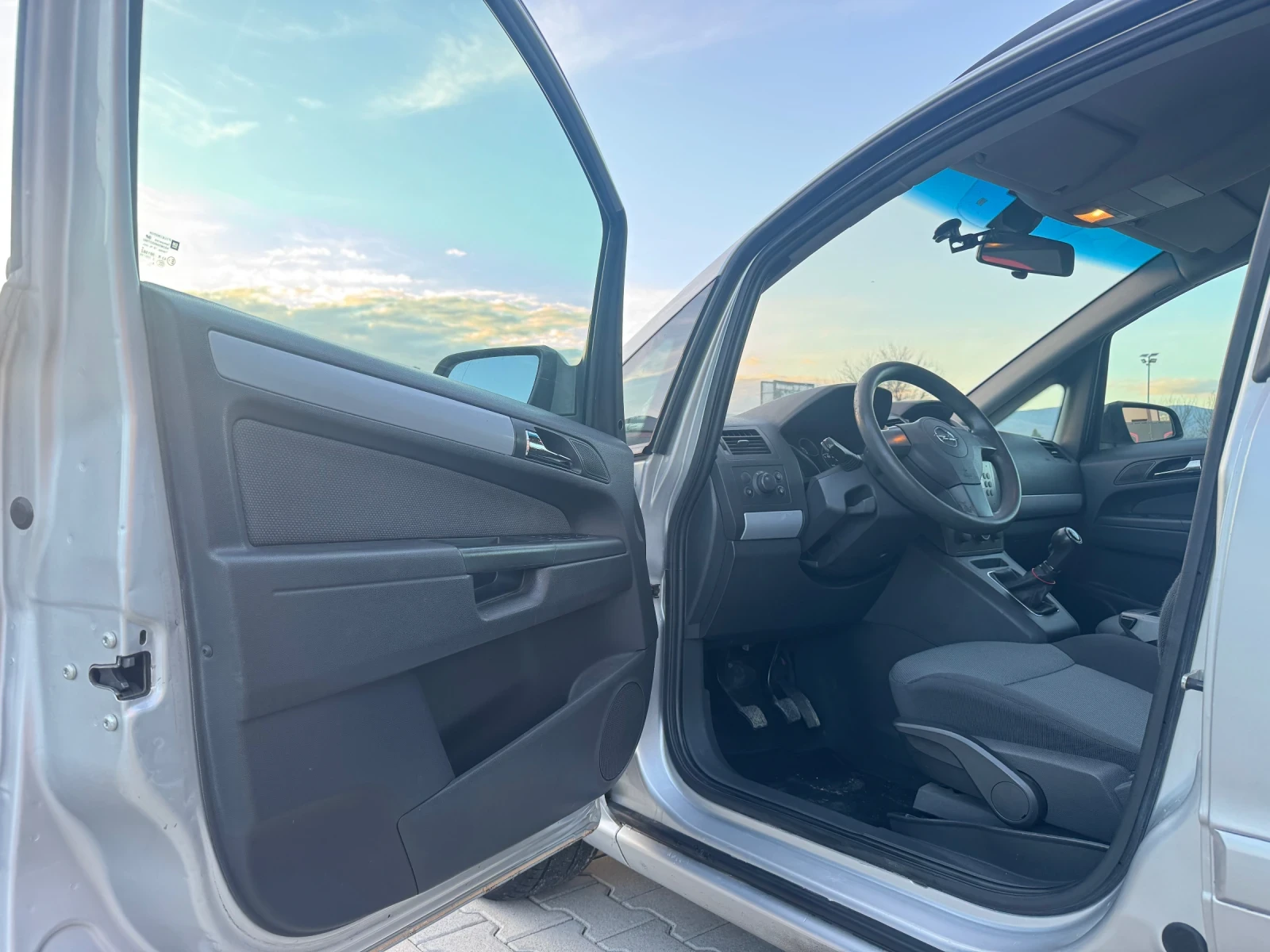 Opel Zafira 1.9CDTI 7-МЕСТА НОВИ ГУМИ - изображение 9