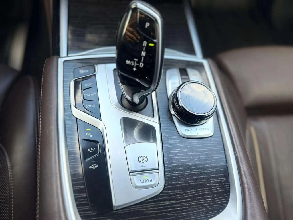 BMW 750 xDrive* AвтоКредит* (ЦЕНА ДО БГ), снимка 14 - Автомобили и джипове - 53862085