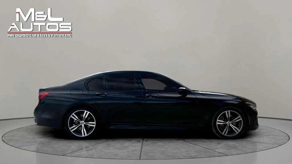 BMW 750 xDrive* AвтоКредит* (ЦЕНА ДО БГ), снимка 4 - Автомобили и джипове - 53862085