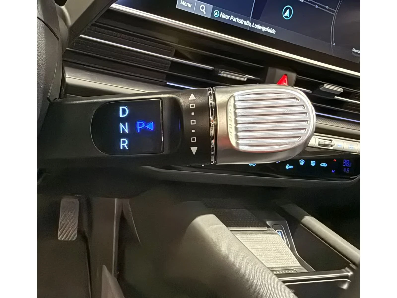 Hyundai Ioniq 6 53kWh Techniq 360 DIST Matrix HUD Winter Pack KeyL, снимка 10 - Автомобили и джипове - 54289001