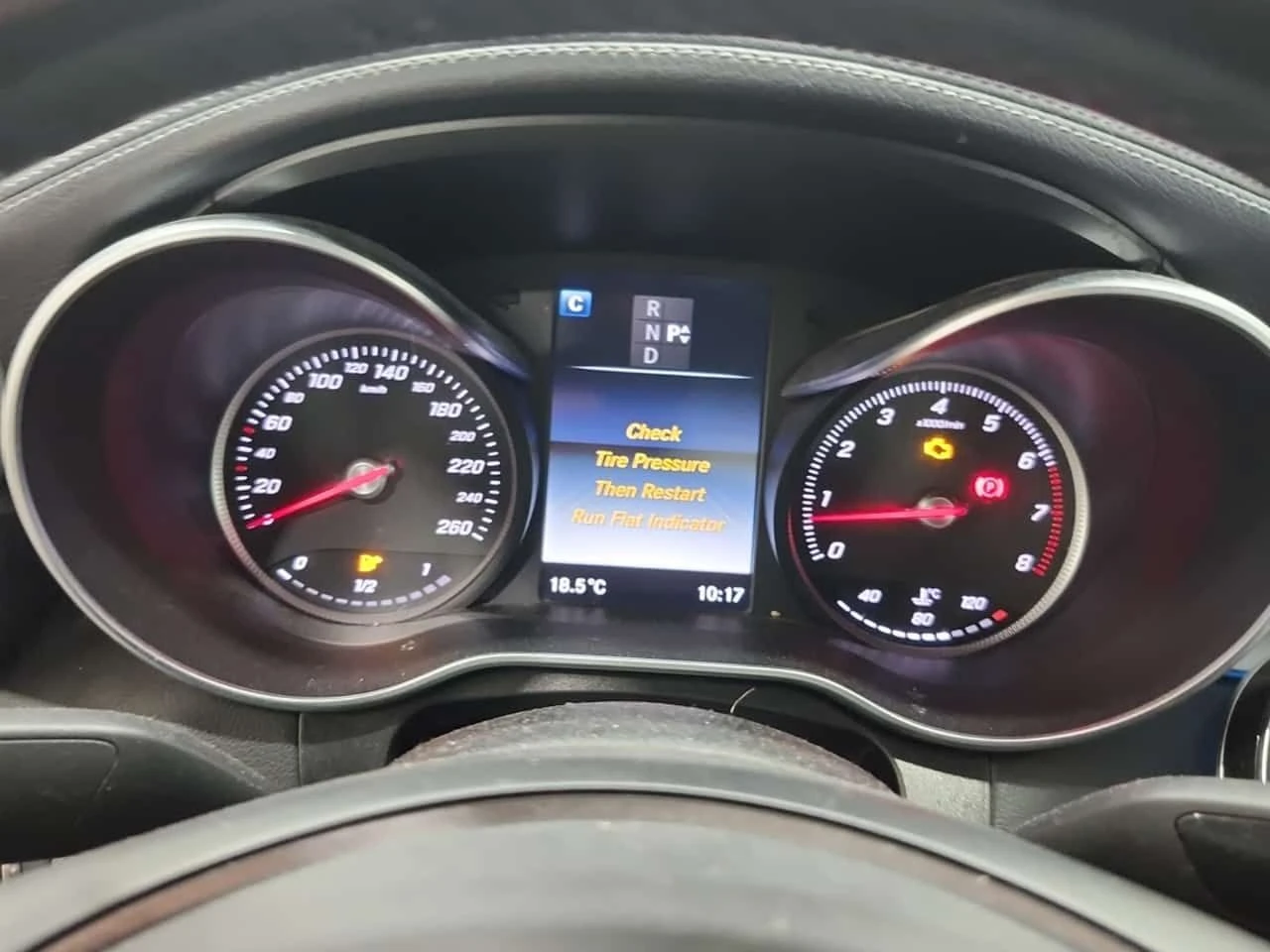 Mercedes-Benz C 300  AWD | DISTRONIC | PANO | ДВА КЛЮЧА , снимка 12 - Автомобили и джипове - 54776987
