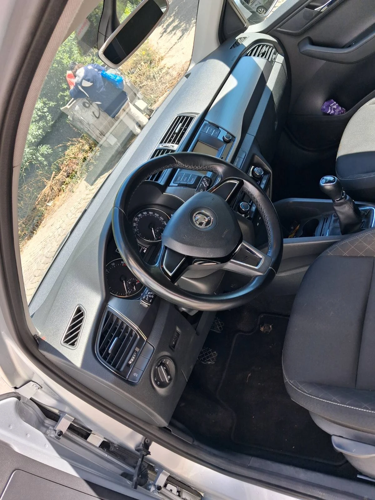 Skoda Fabia, снимка 5 - Автомобили и джипове - 55097257