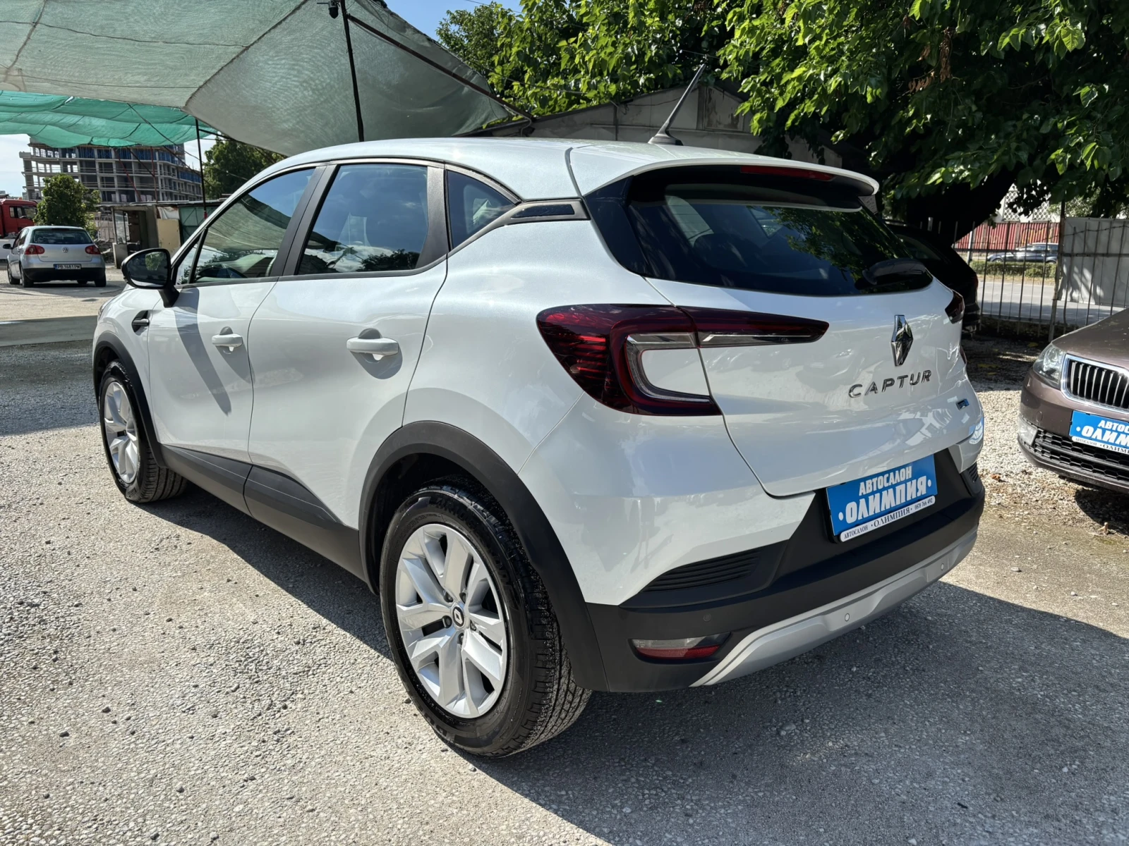 Renault Captur 1.6 - Hybrid, снимка 3 - Автомобили и джипове - 55153467