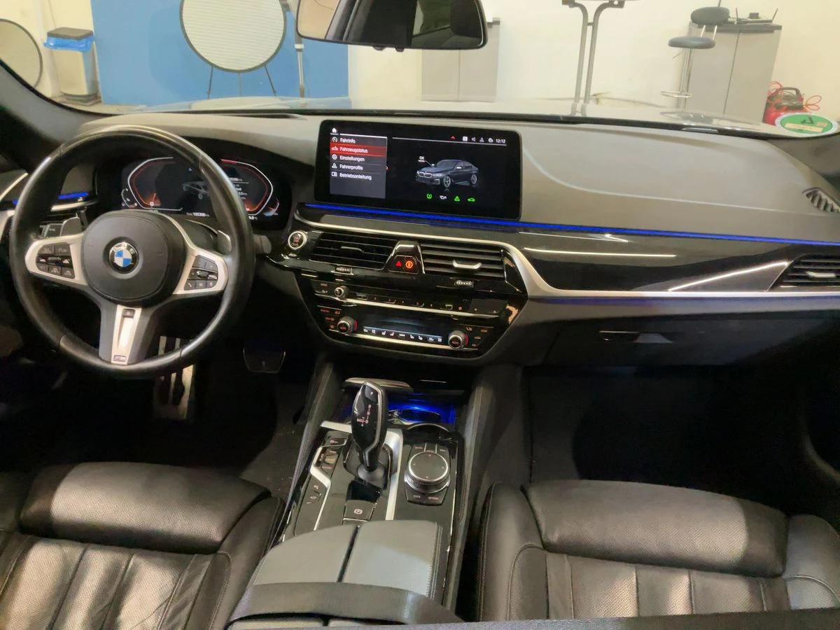 BMW 550 М550i xDrive Сервизна/Laser/360/Head-up/HK, снимка 6 - Автомобили и джипове - 55448972