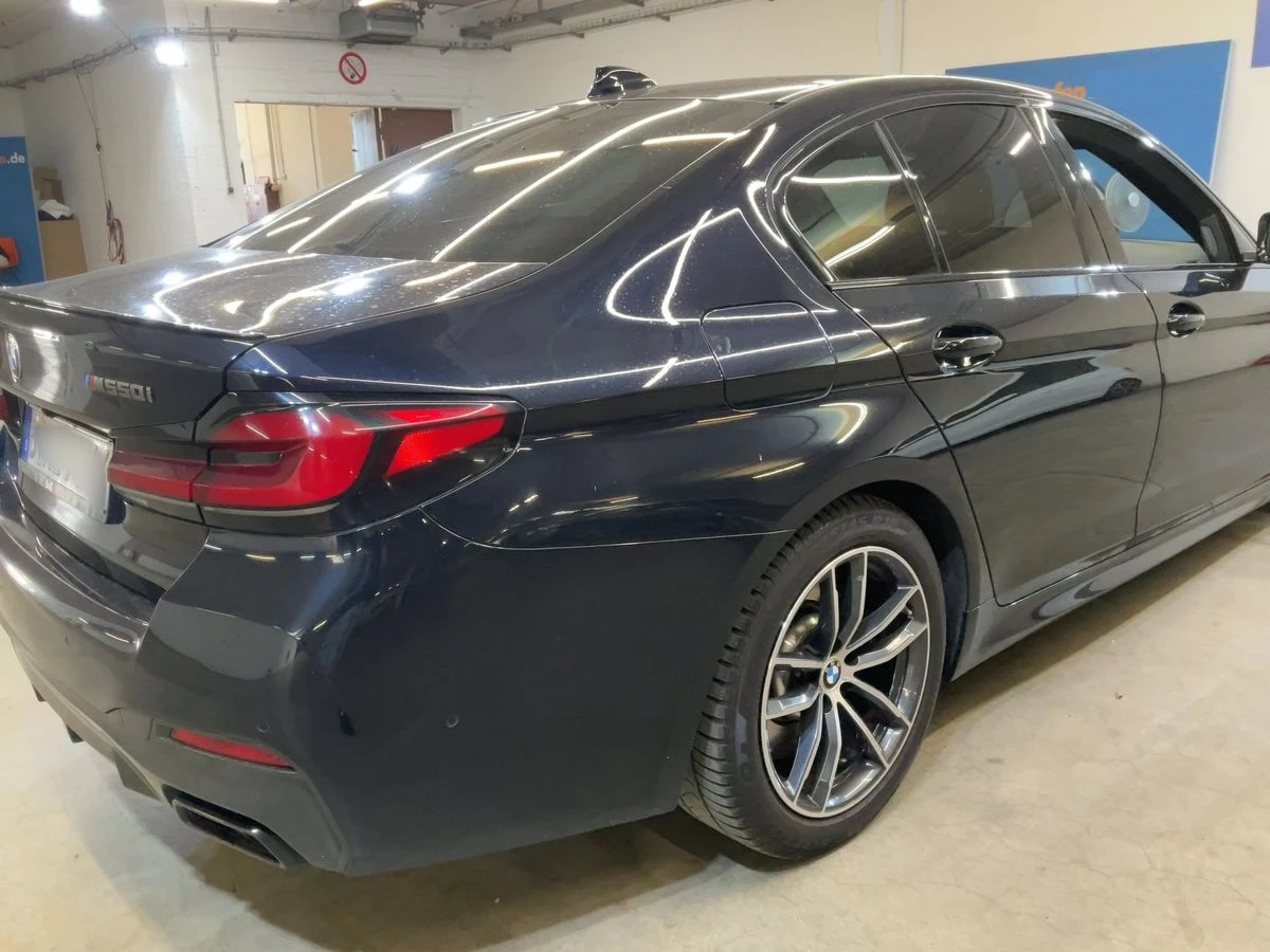 BMW 550 М550i xDrive Сервизна/Laser/360/Head-up/HK, снимка 3 - Автомобили и джипове - 55448972