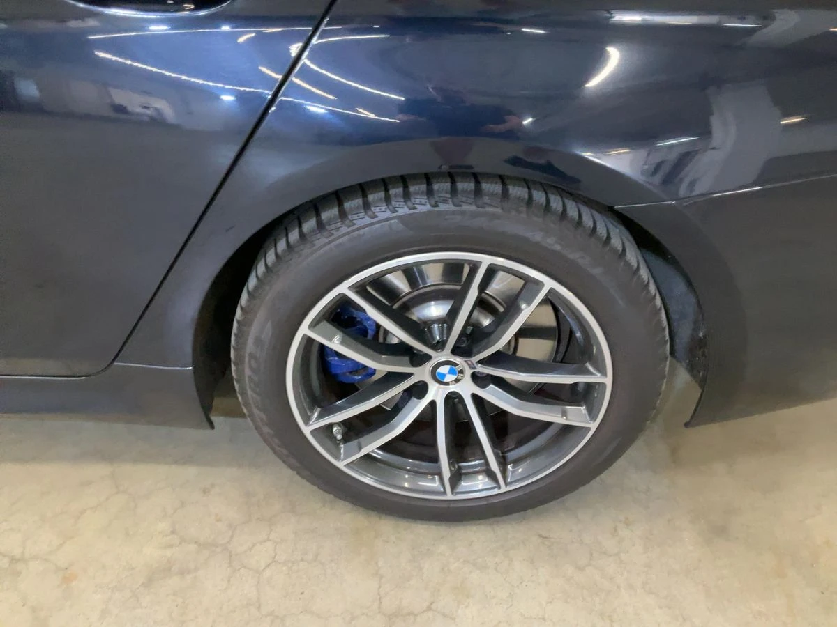 BMW 550 М550i xDrive Сервизна/Laser/360/Head-up/HK, снимка 11 - Автомобили и джипове - 55448972