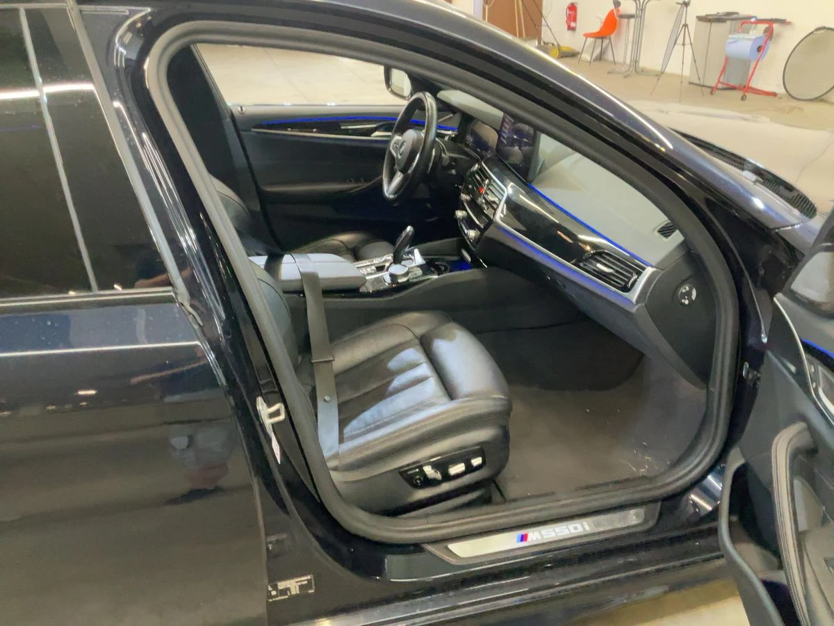 BMW 550 М550i xDrive Сервизна/Laser/360/Head-up/HK, снимка 7 - Автомобили и джипове - 55448972