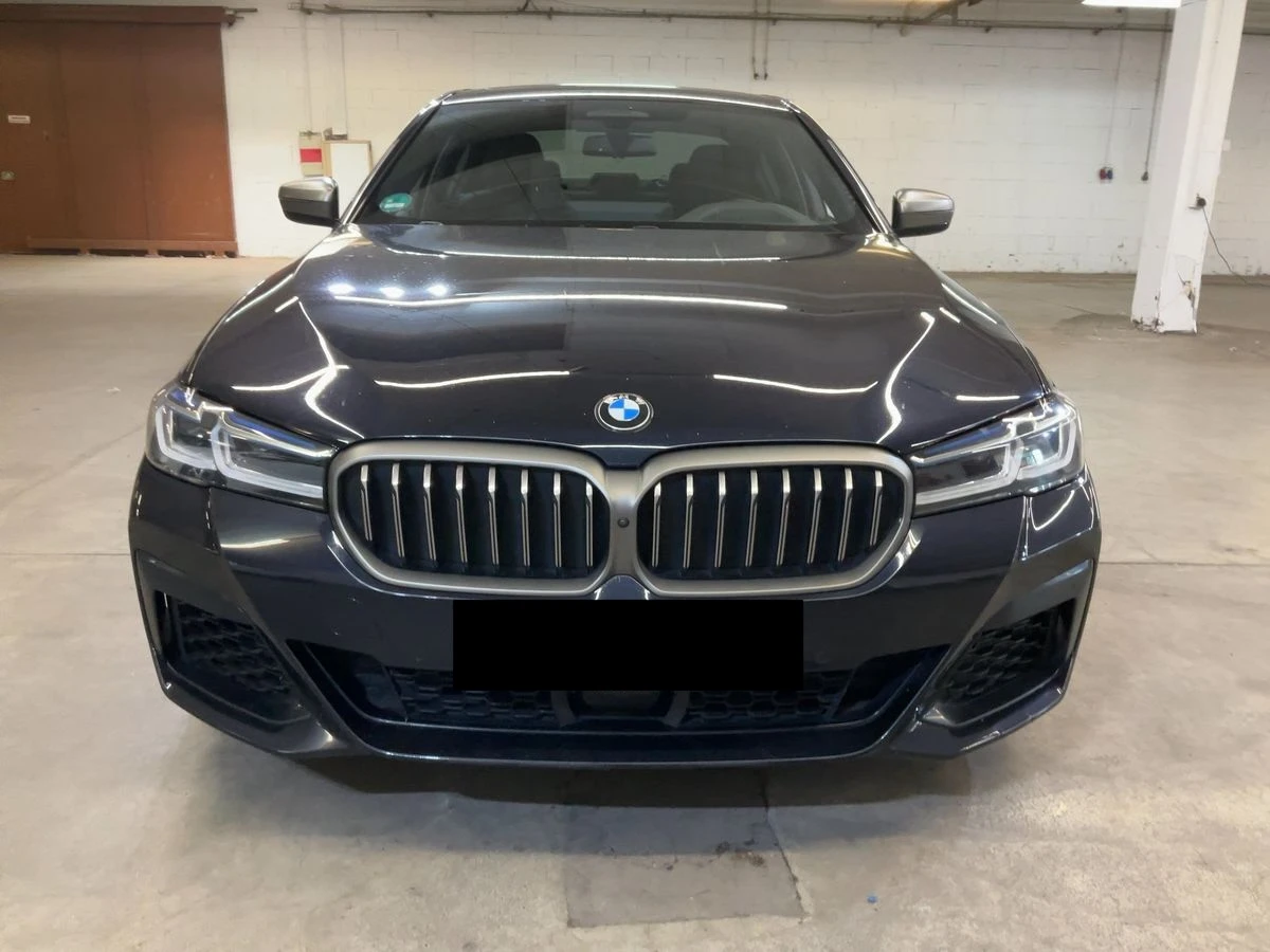 BMW 550 М550i xDrive Сервизна/Laser/360/Head-up/HK, снимка 4 - Автомобили и джипове - 55448972