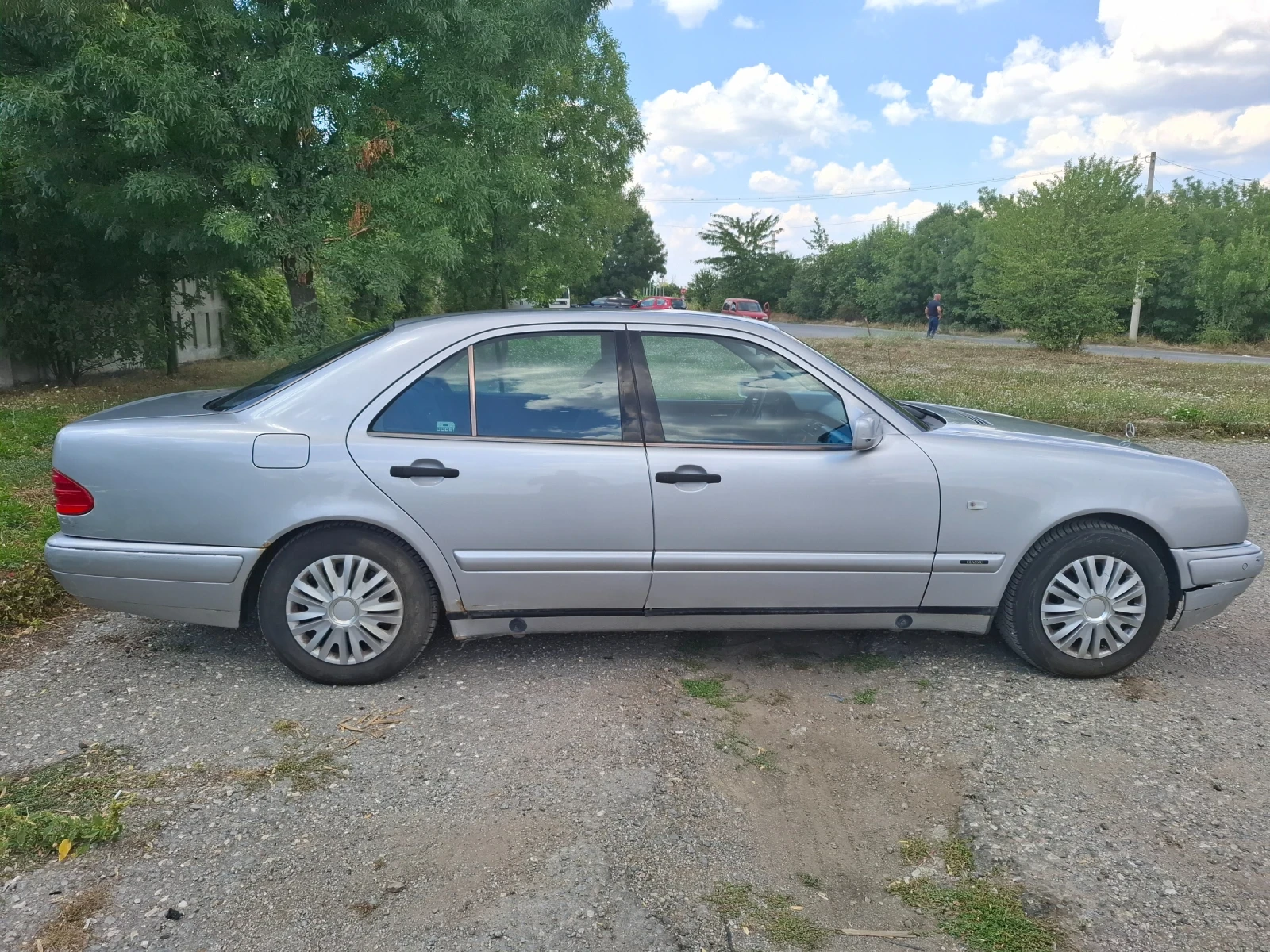 Mercedes-Benz E 240 V6, снимка 3 - Автомобили и джипове - 55574371