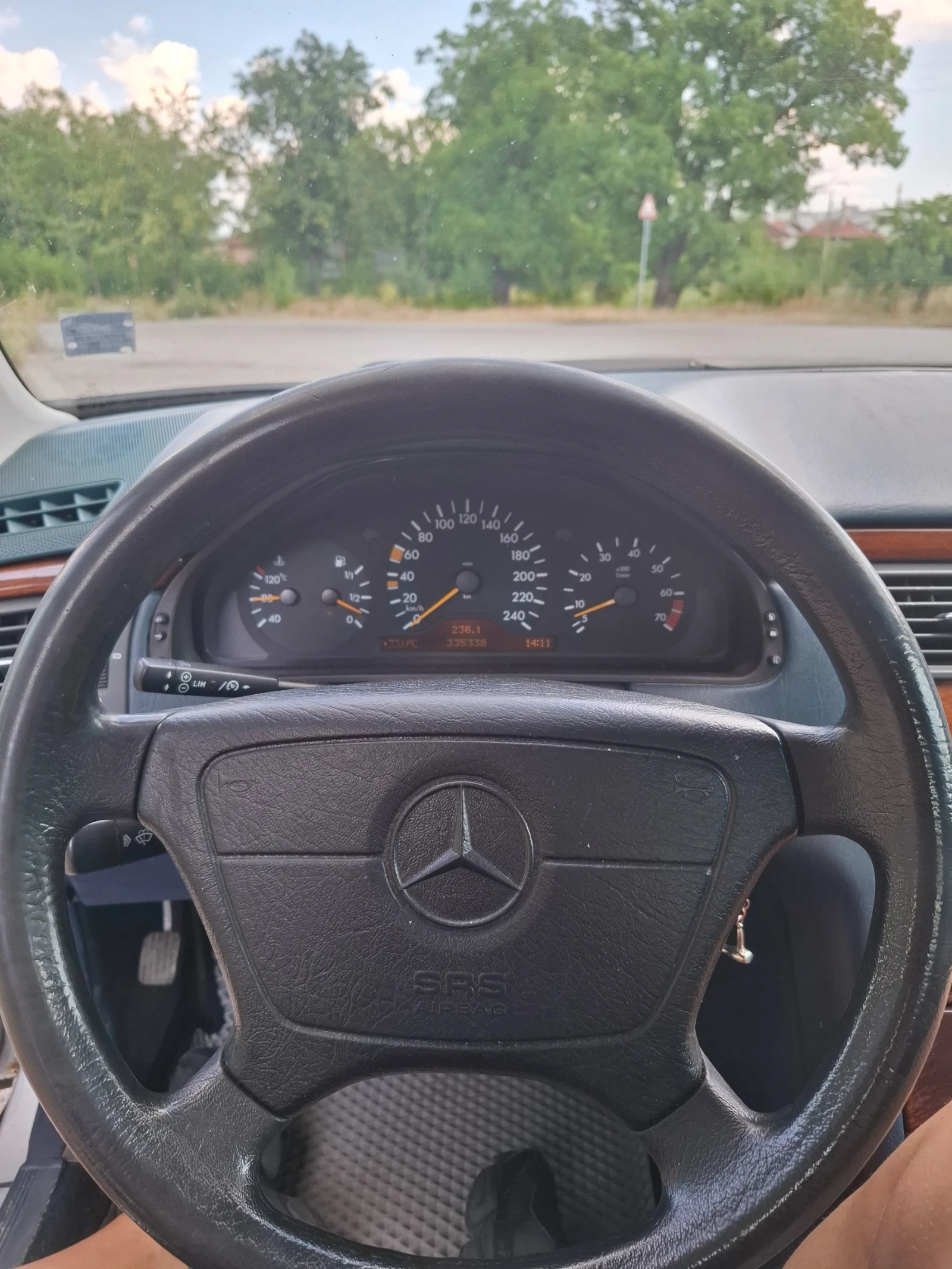 Mercedes-Benz E 240 V6, снимка 10 - Автомобили и джипове - 55574371