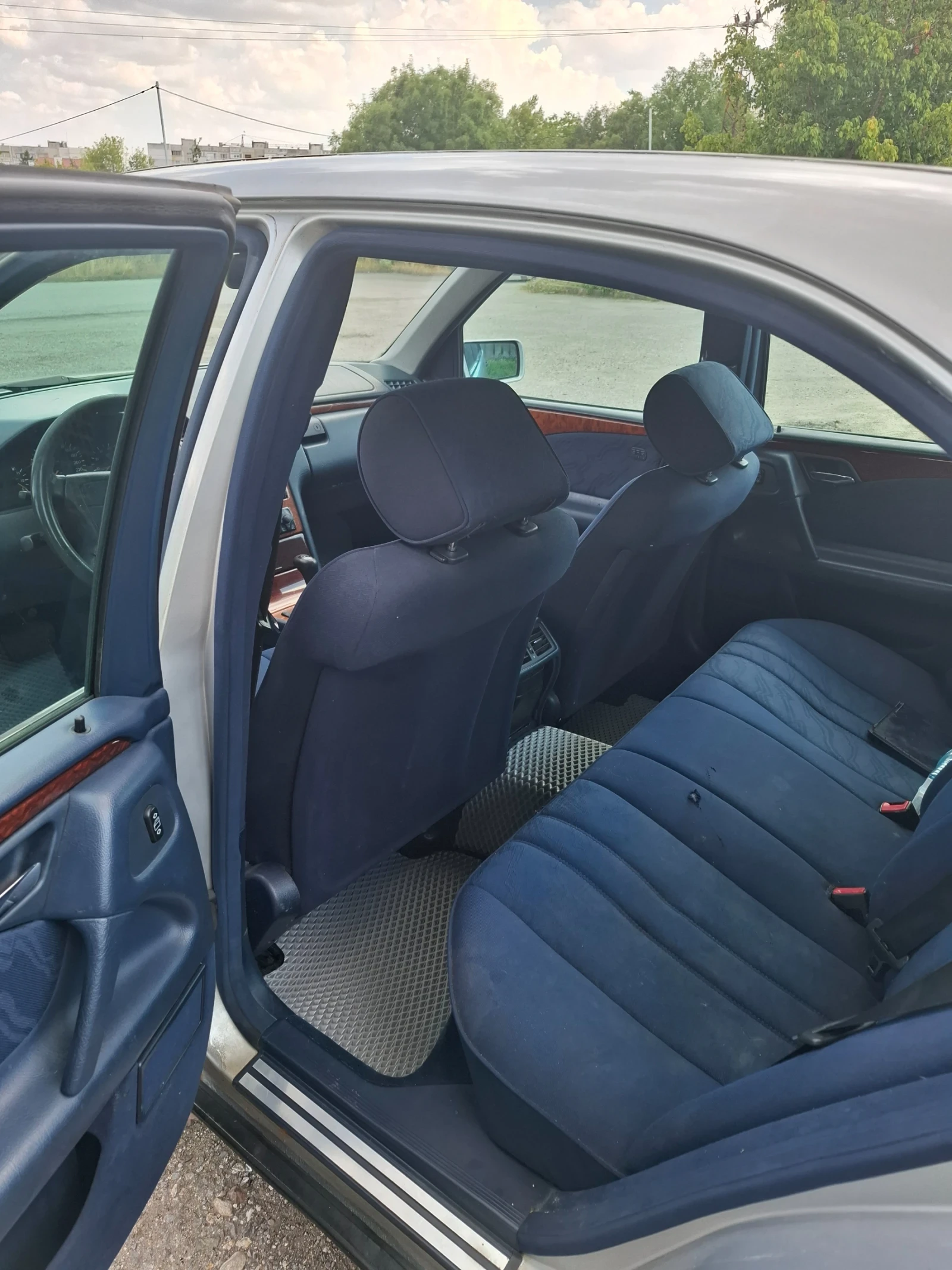 Mercedes-Benz E 240 V6, снимка 13 - Автомобили и джипове - 55574371