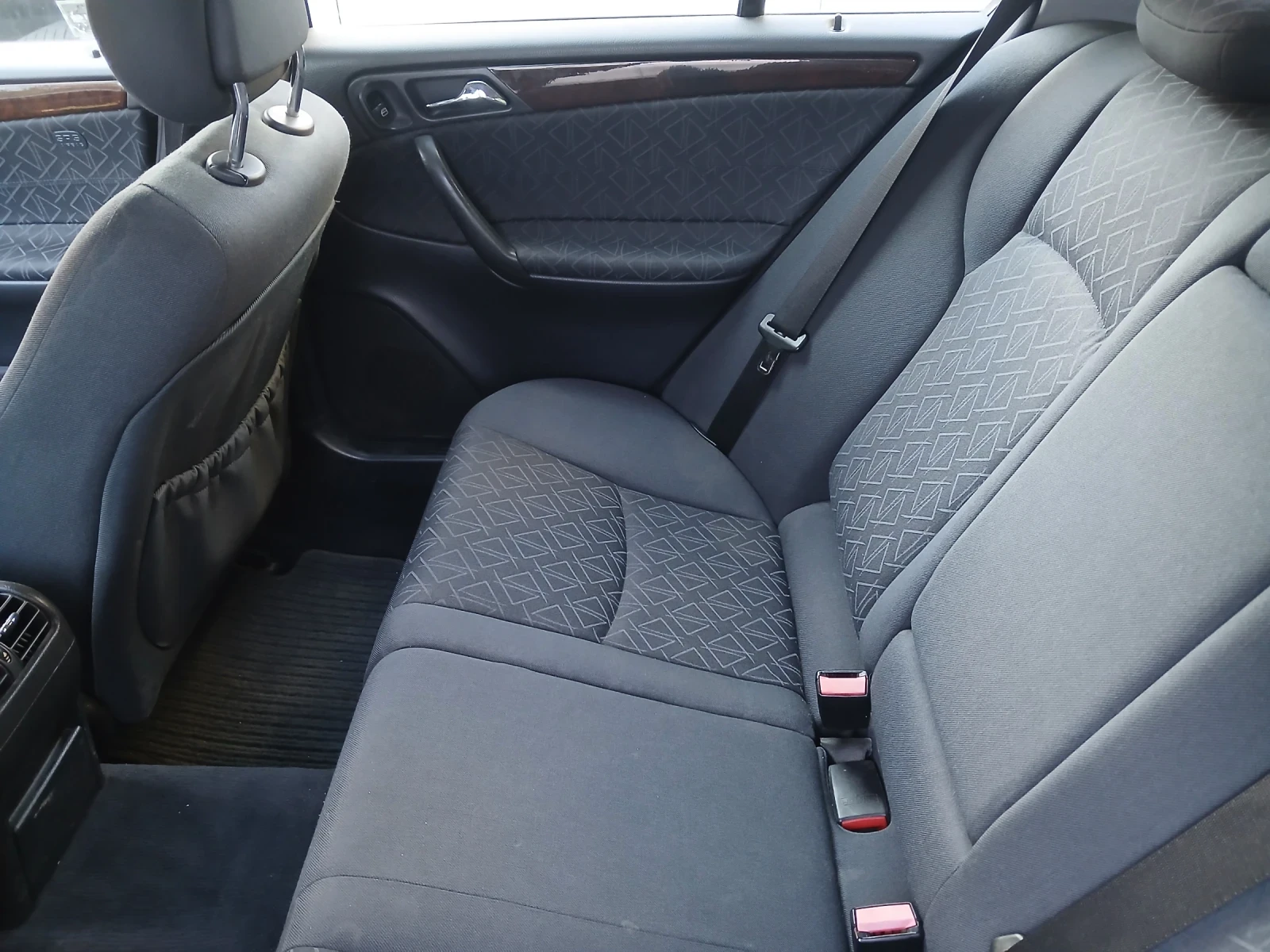 Mercedes-Benz C 220, снимка 14 - Автомобили и джипове - 56139459