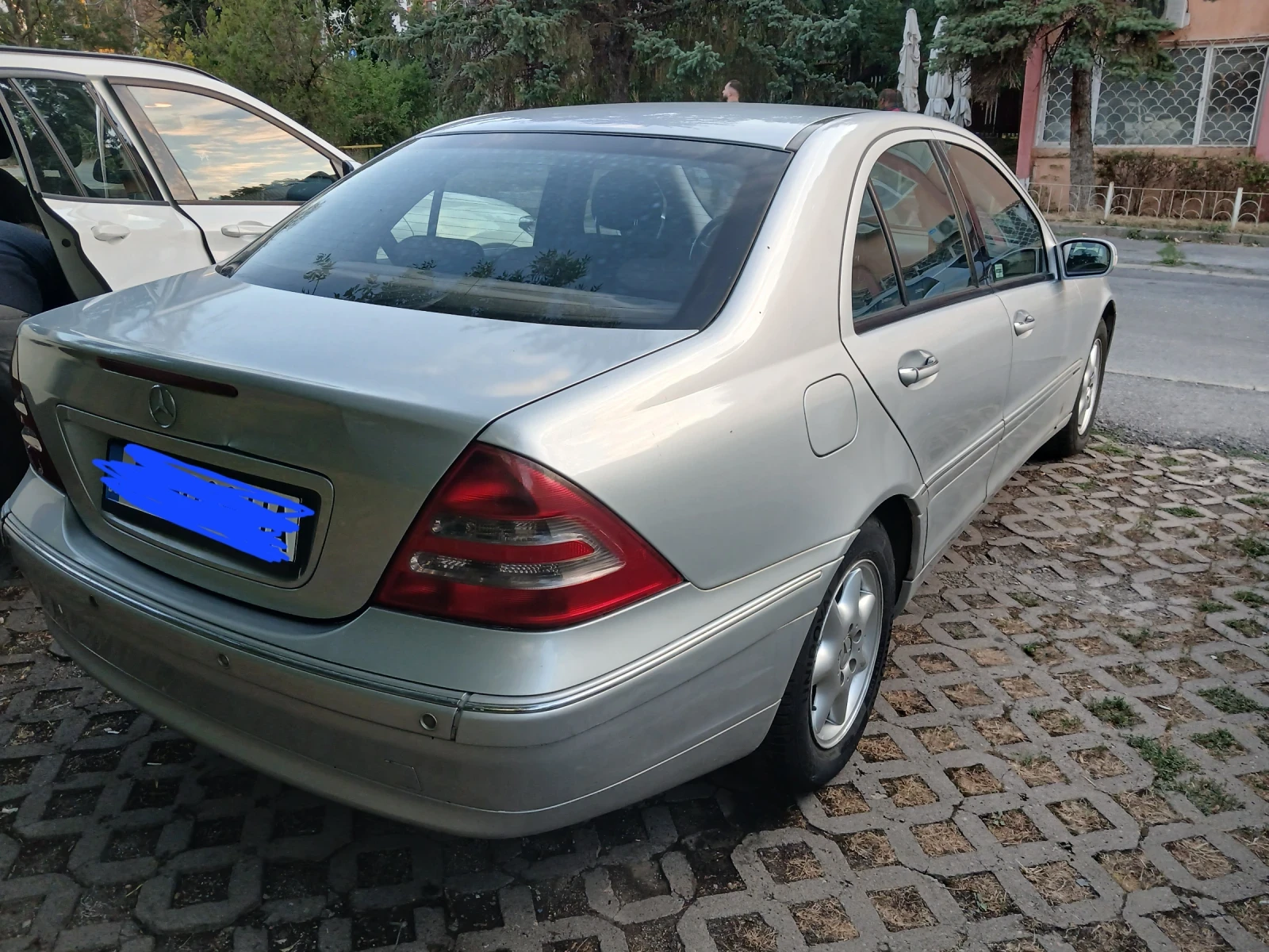 Mercedes-Benz C 220, снимка 2 - Автомобили и джипове - 56139459