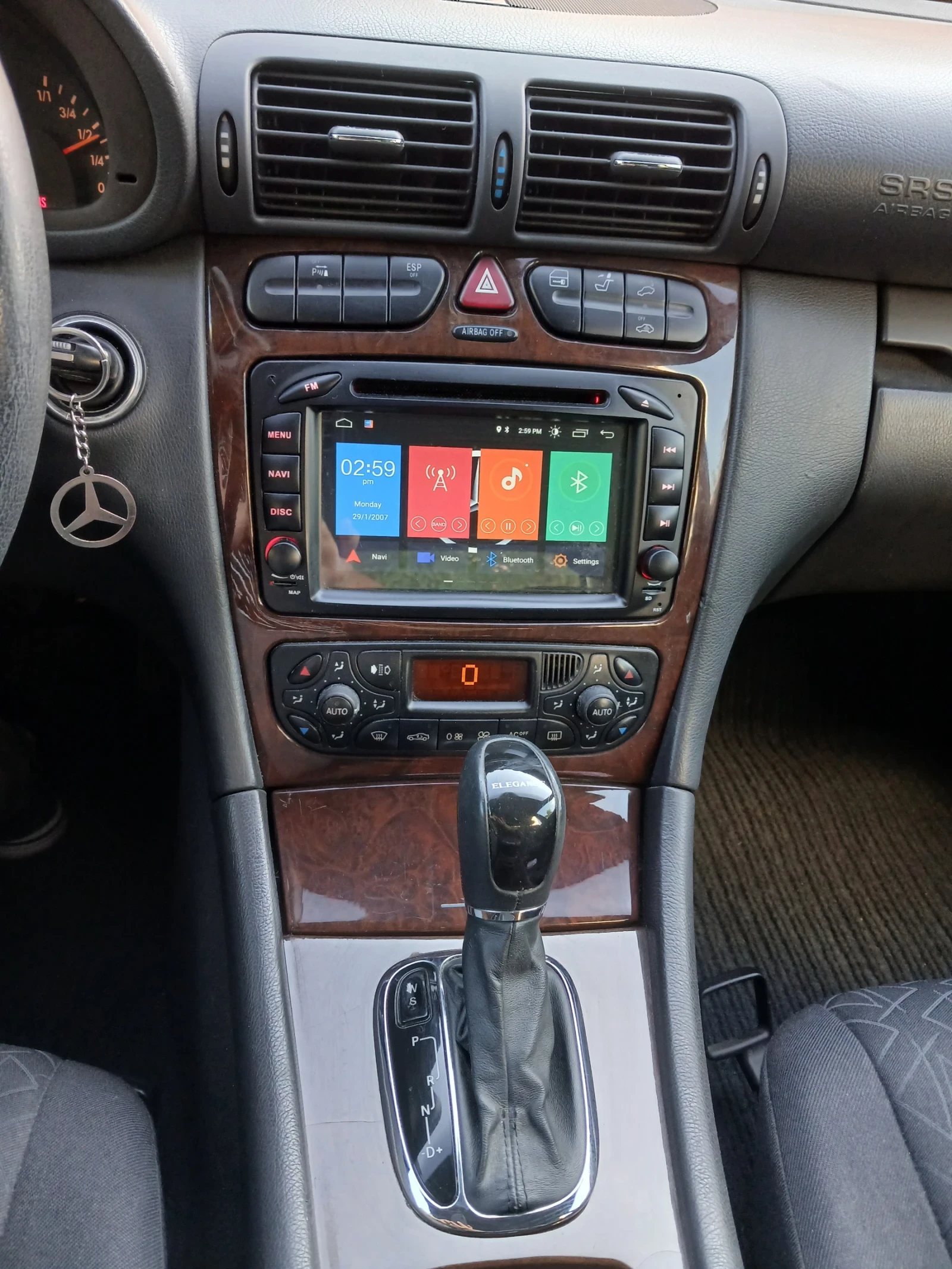 Mercedes-Benz C 220, снимка 10 - Автомобили и джипове - 56139459
