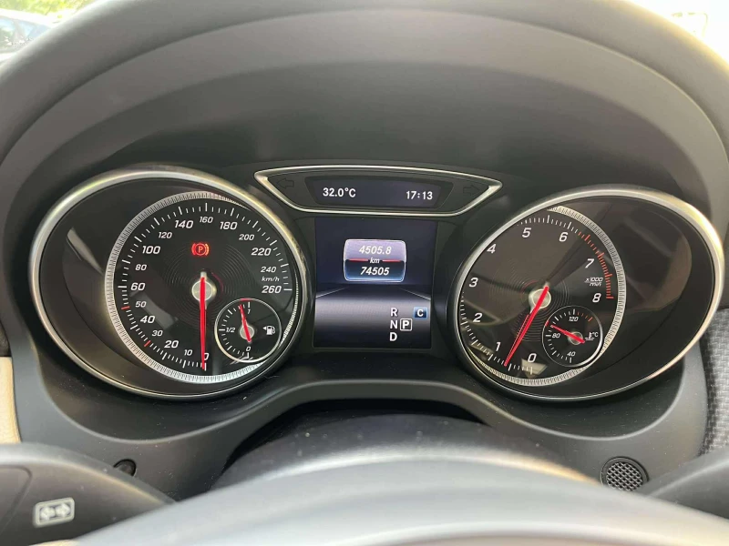 Mercedes-Benz GLA 200, снимка 15 - Автомобили и джипове - 52160955