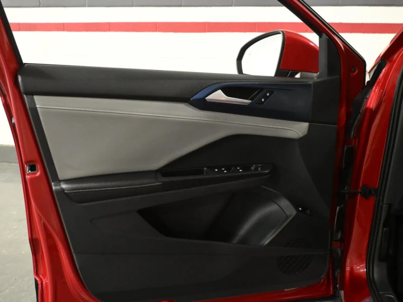 VW Taos Comfortline* АвтоКредит* (ЦЕНА ДО БГ), снимка 16 - Автомобили и джипове - 53302288