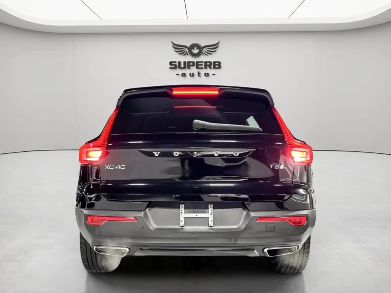 Volvo XC40 T5* R-Design* AWD* Автокредит* (ЦЕНА ДО БГ)* , снимка 4 - Автомобили и джипове - 53388519