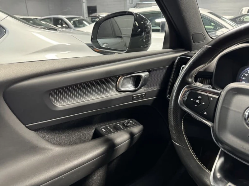 Volvo XC40 T5* R-Design* AWD* Автокредит* (ЦЕНА ДО БГ)* , снимка 11 - Автомобили и джипове - 53388519