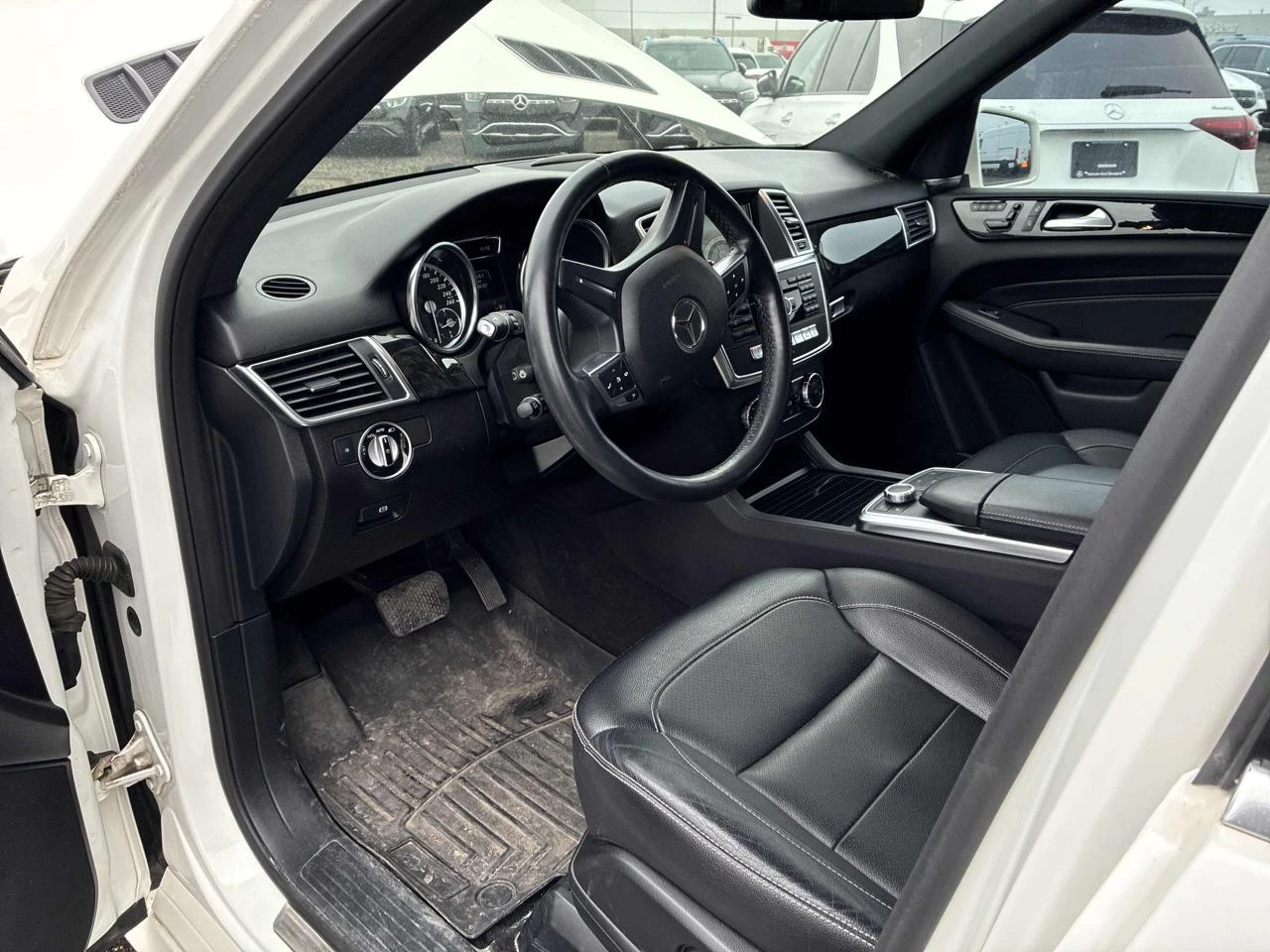 Mercedes-Benz ML 350 BlueTech* 360* Distronic* Пано* H&K* Въздух, снимка 5 - Автомобили и джипове - 54079360