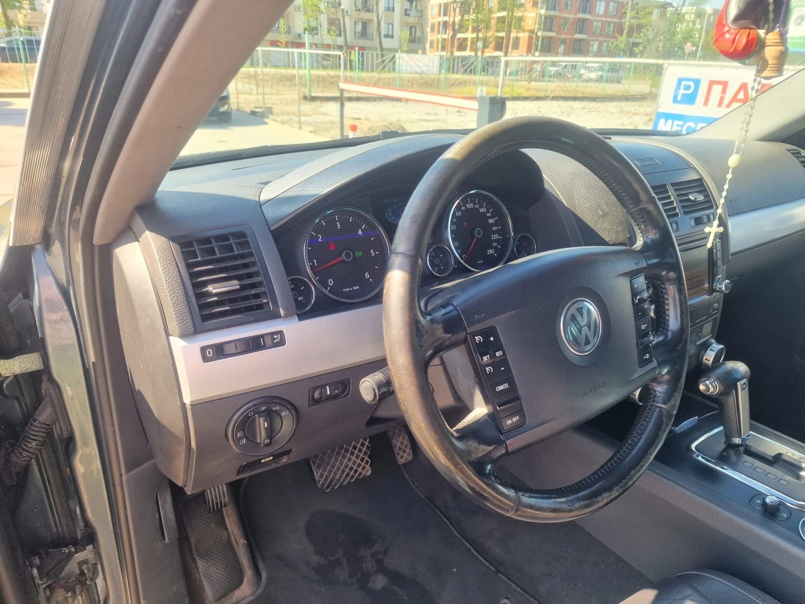 VW Touareg 3.0 TDI 224 Коня, снимка 8 - Автомобили и джипове - 54339515