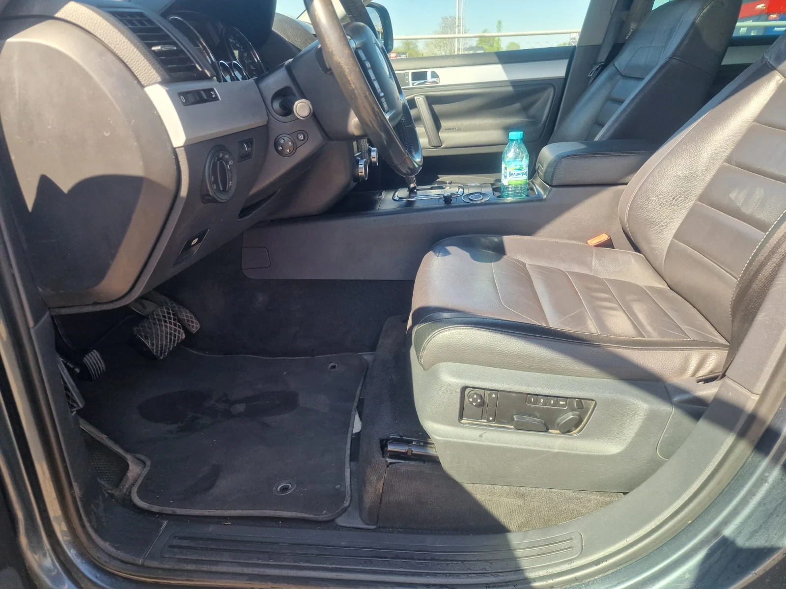 VW Touareg 3.0 TDI 224 Коня, снимка 11 - Автомобили и джипове - 54339515