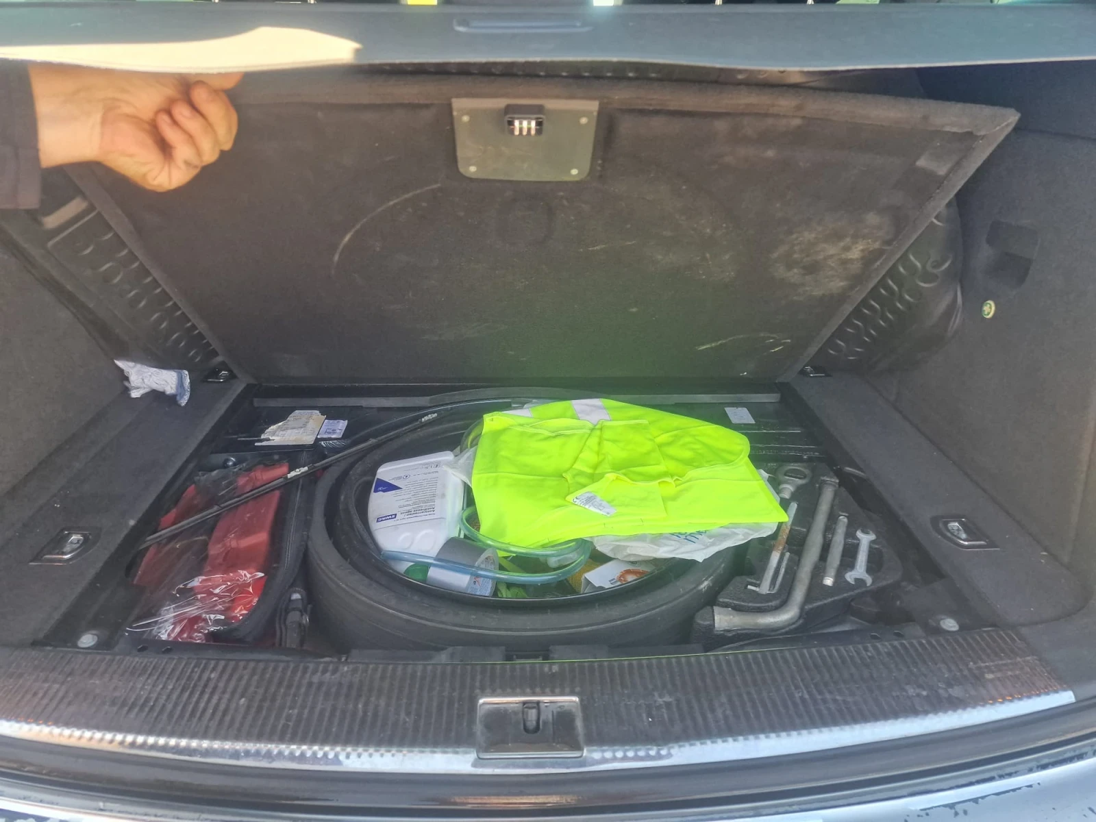 VW Touareg 3.0 TDI 224 Коня, снимка 13 - Автомобили и джипове - 54339515