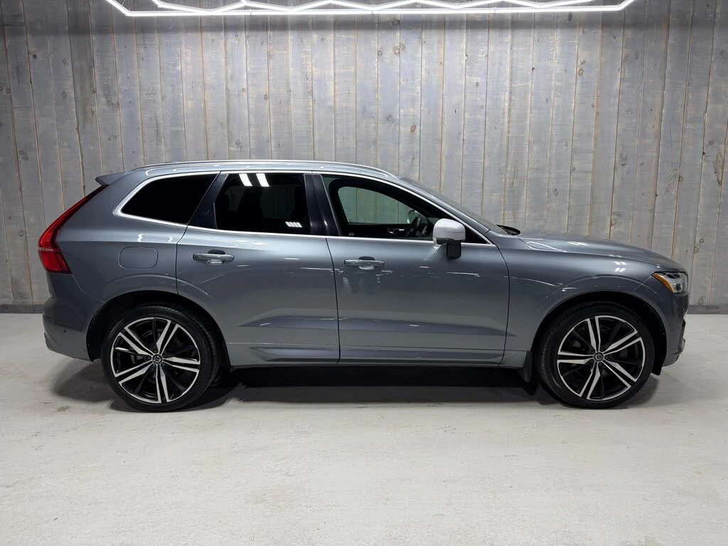Volvo XC60 T6 R-design AWD/Keyless/Lane Assist/B&W, снимка 2 - Автомобили и джипове - 54510927