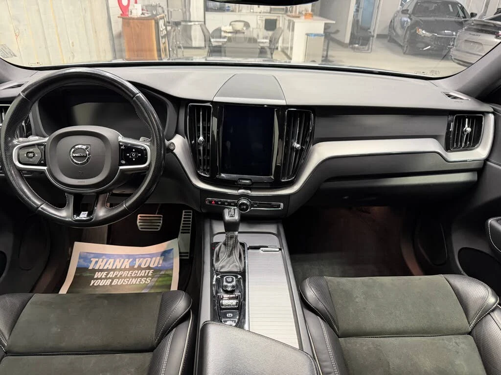 Volvo XC60 T6 R-design AWD/Keyless/Lane Assist/B&W, снимка 7 - Автомобили и джипове - 54510927