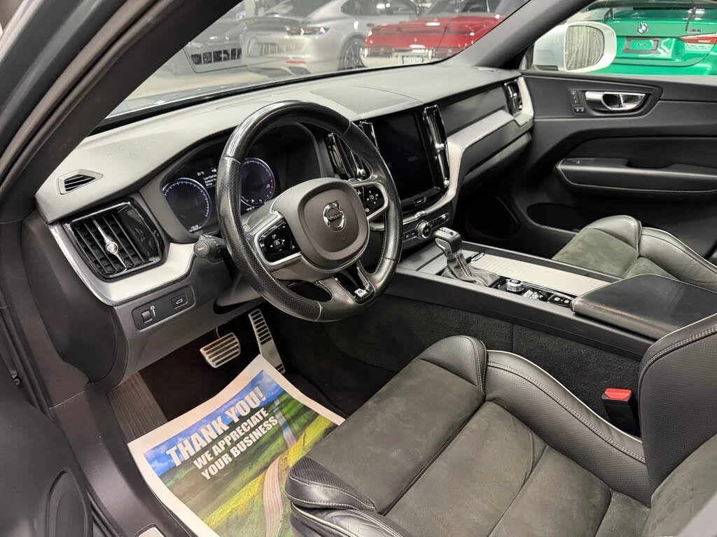 Volvo XC60 T6 R-design AWD/Keyless/Lane Assist/B&W, снимка 8 - Автомобили и джипове - 54510927