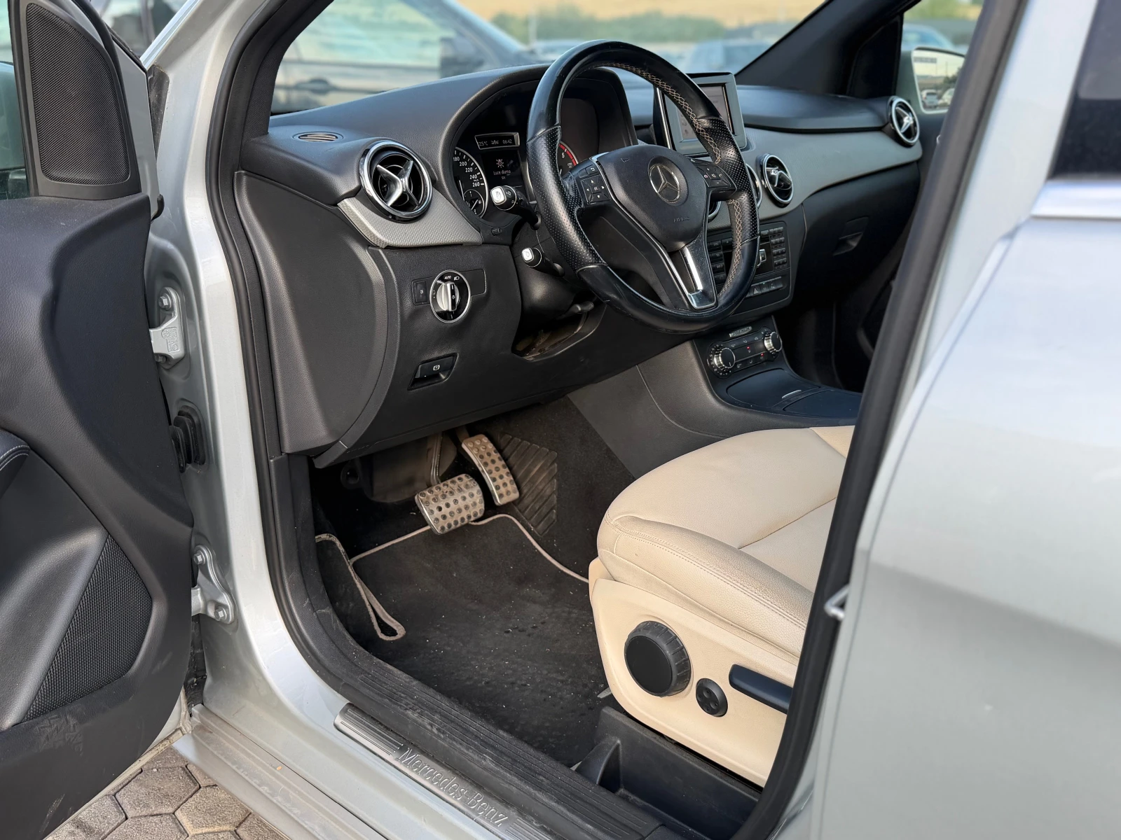 Mercedes-Benz B 180 * 1.8-110* ИТАЛИЯ* EURO 5* NAVI* CAMERA* , снимка 12 - Автомобили и джипове - 55123575