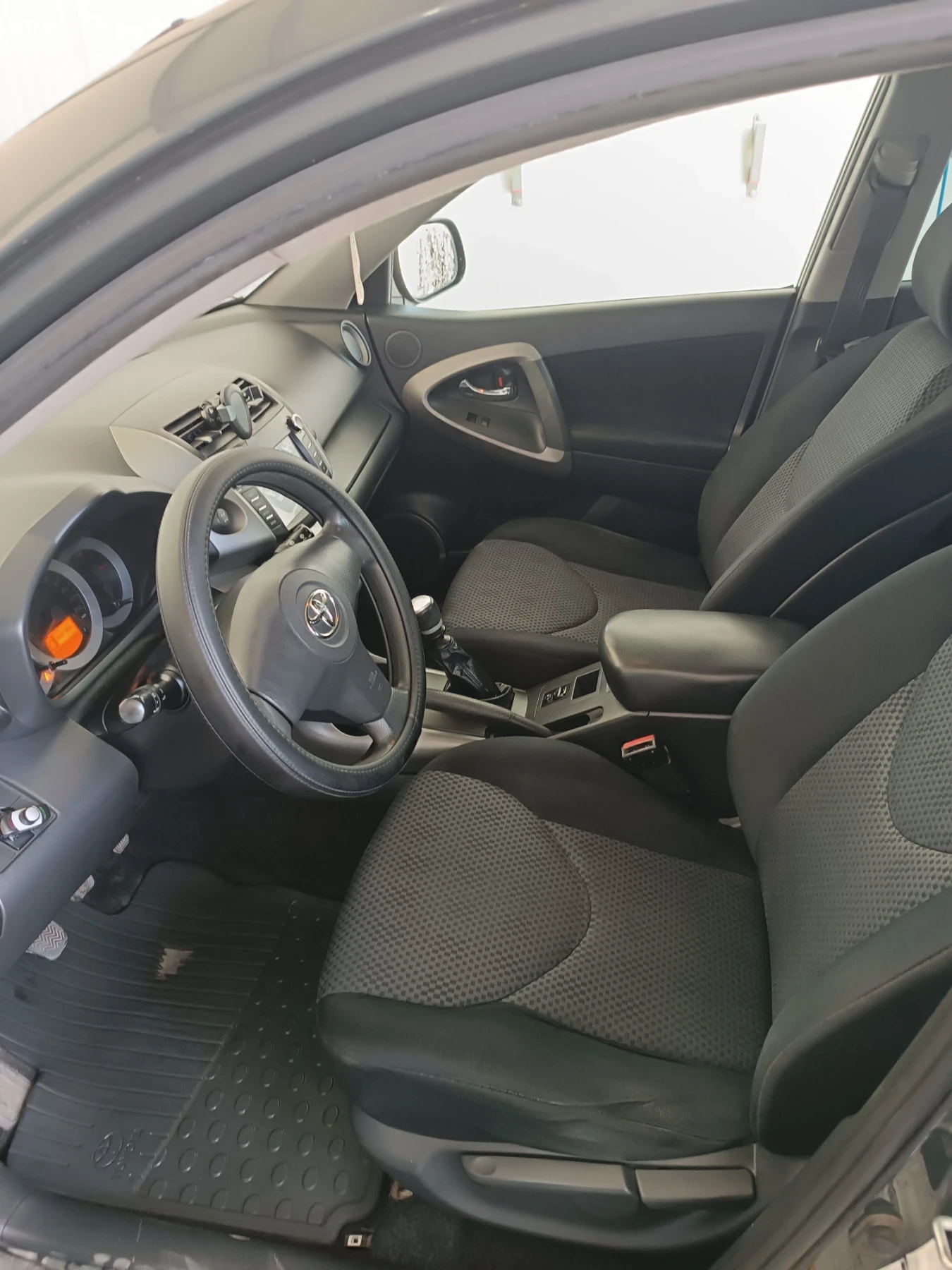 Toyota Rav4 2, 2 D4D, снимка 5 - Автомобили и джипове - 55657870