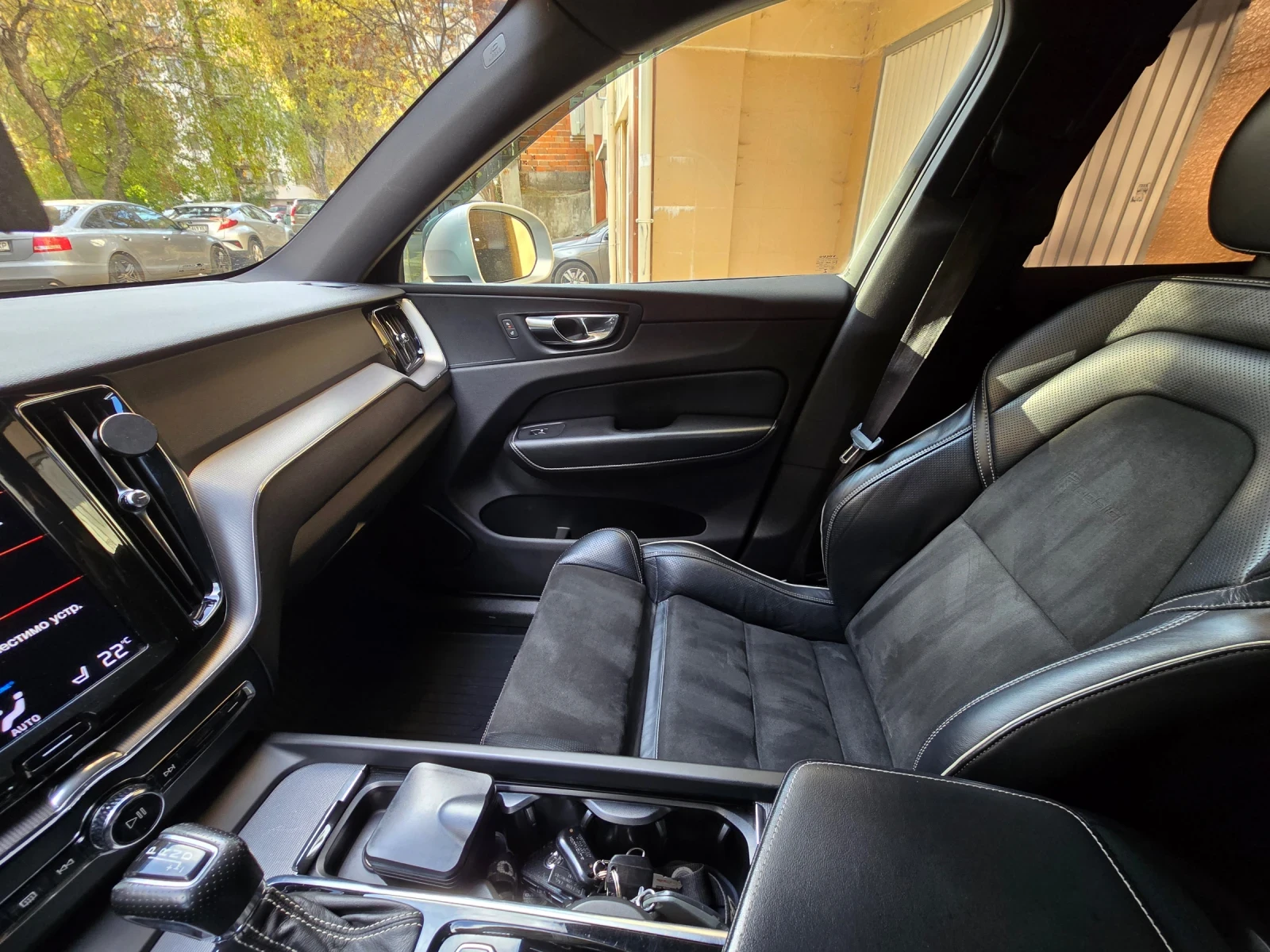 Volvo XC60 R-DESIGN, снимка 9 - Автомобили и джипове - 55962950