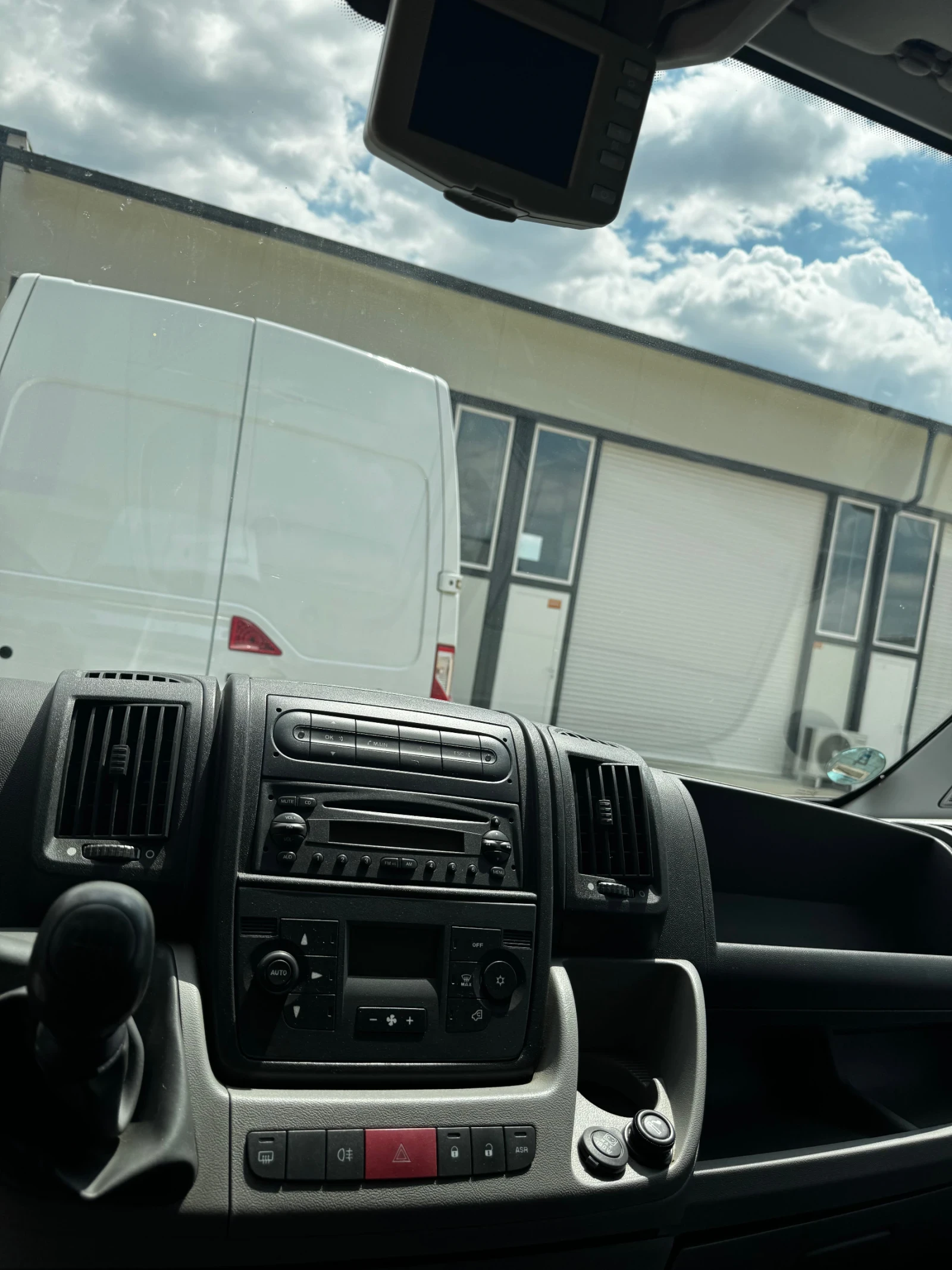 Citroen Jumper 3.0 HDI - изображение 9