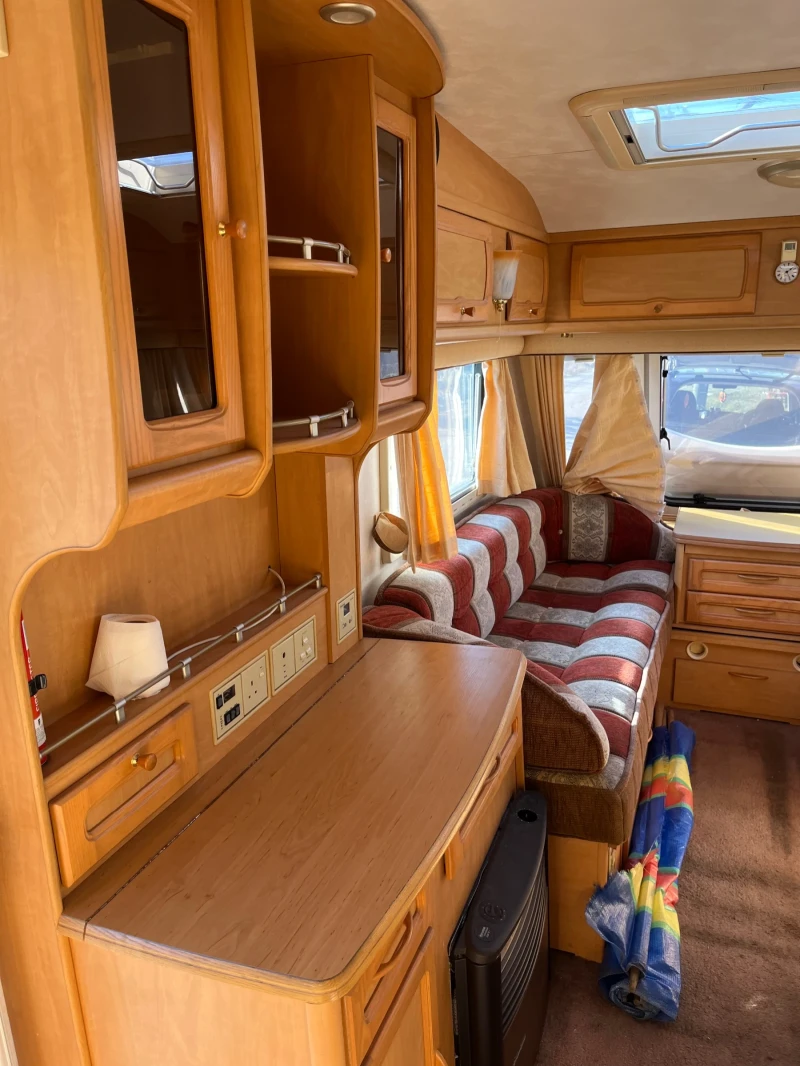 Каравана Coachmen Vip, снимка 12 - Каравани и кемпери - 48646166