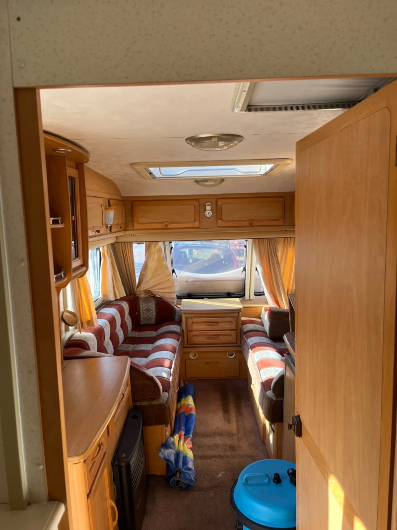 Каравана Coachmen Vip, снимка 11 - Каравани и кемпери - 48646166