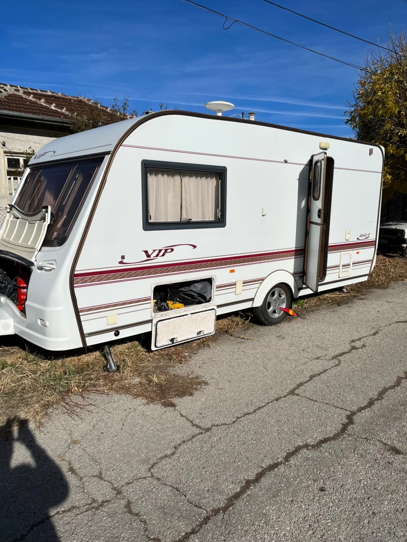 Каравана Coachmen Vip, снимка 9 - Каравани и кемпери - 48646166