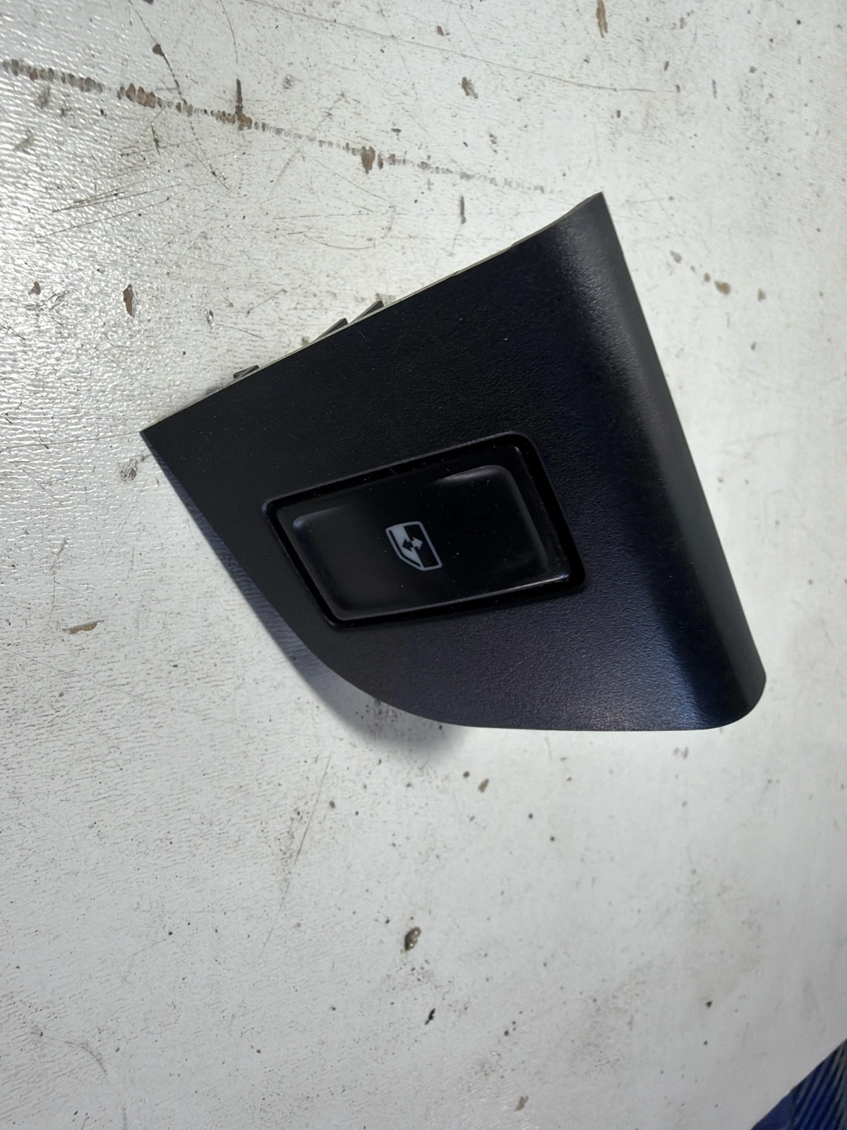 копче ел. стъкла 5E0959855A 5E0867186 Skoda Octavia