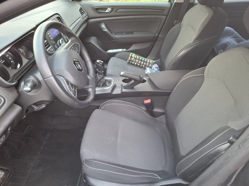 Renault Megane 1.5 dci, снимка 8 - Автомобили и джипове - 51126534