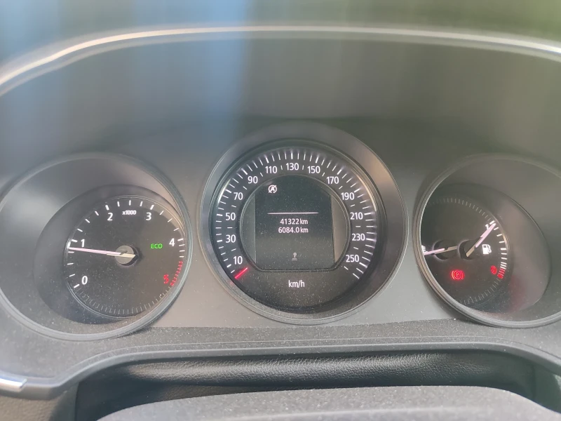 Renault Megane 1.5 dci, снимка 9 - Автомобили и джипове - 51126534