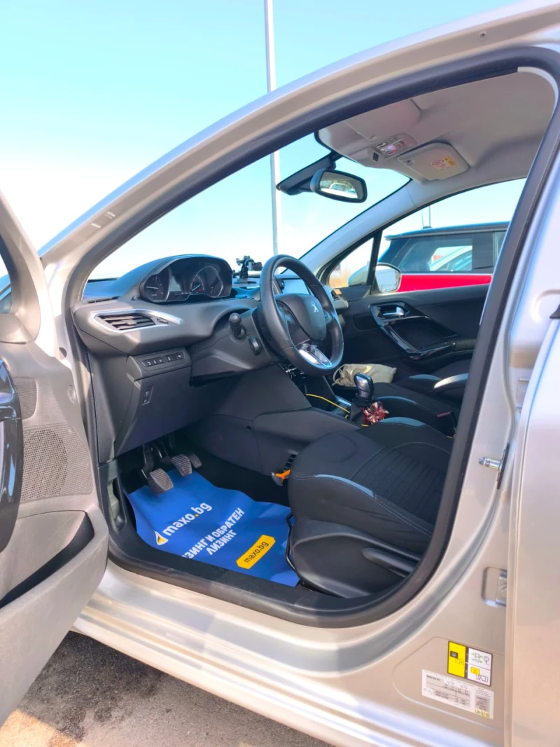Peugeot 208, снимка 8 - Автомобили и джипове - 53209412
