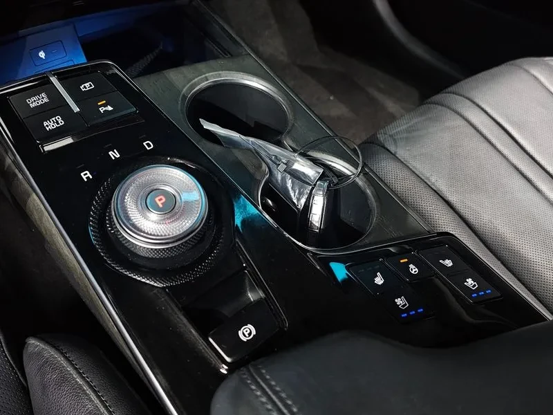 Kia K8 Hybrid Noblesse, снимка 9 - Автомобили и джипове - 56117971